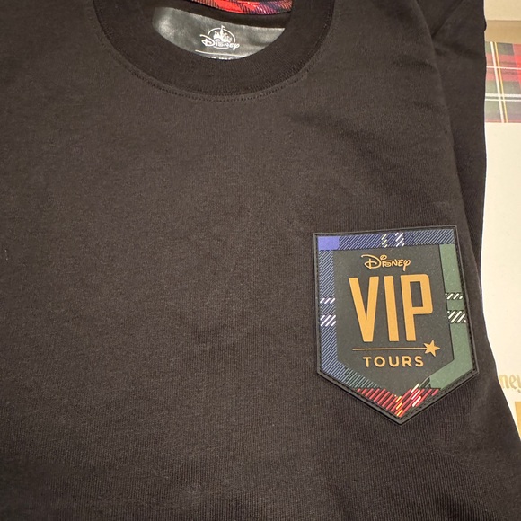 Disneyland VIP Tour Spirit Jersey - Picture 4 of 7